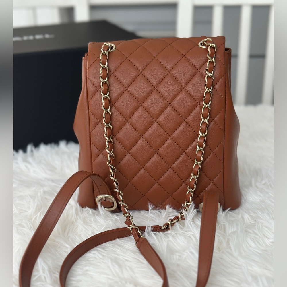 ❌ SOLD ❌ CHANEL 23A DUMA BACKPACK LIGHT BROWN CALFSKIN - Picture 3 of 12